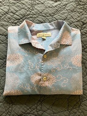 Tommy Bahama Pale Blue Shirt with Soft Pink Floral Print size L